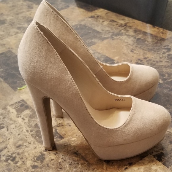 Heels - Picture 2 of 4